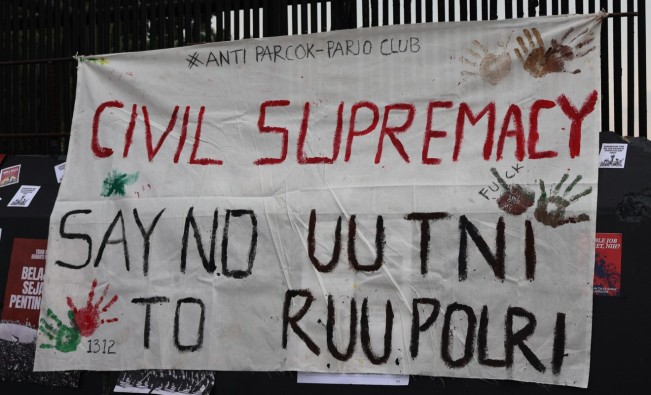 Aksi demonstrasi yang dilakukan di depan Gedung DPR RI. (FTNews.co.id)